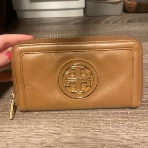 Tory Burch wallet